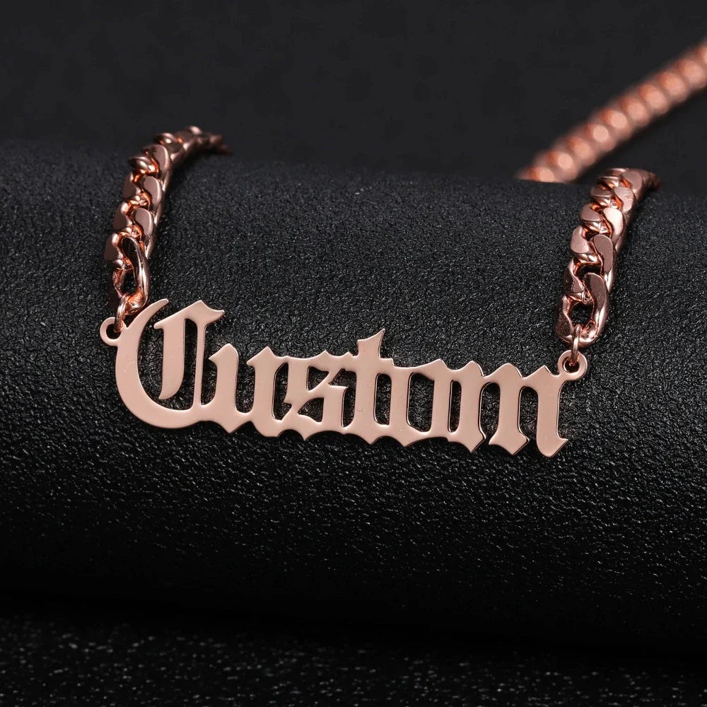 Old English name necklace with Cuban chain in rose gold, close-up view